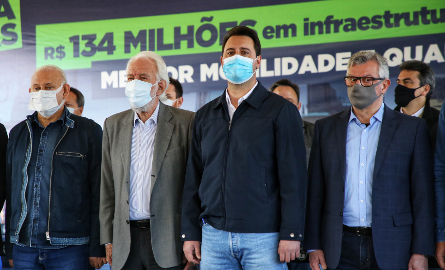 O governador Carlos Massa Ratinho Junior esteve nesta quinta-feira (9) em Palmas para o lançamento da pedra fundamental da pavimentação em concreto rígido de um trecho de 59,55 quilômetros da rodovia, além da implantação de 12,39 quilômetros de terceiras faixas.  - Palmas, 09/09/2021  -  Foto: José Fernando Ogura/AEN