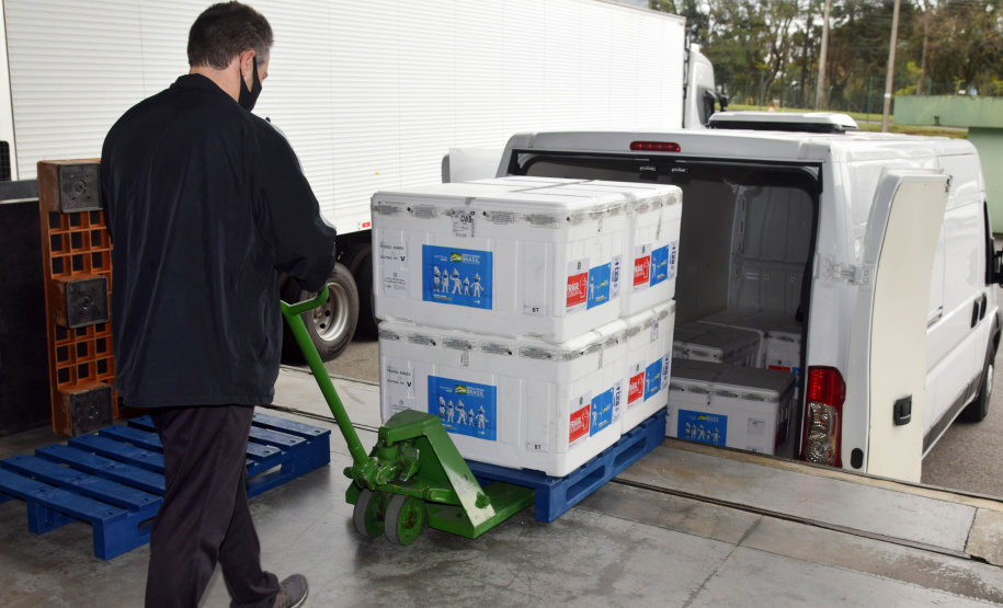 O Paraná recebe mais 100.400 imunizantes da CoronaVac/Butantan é destinada à primeira e segunda doses (D1 e D2),  referente à 49ª pauta de distribuição do Ministério da Saúde. -  Curitiba, 09/09/2021  -  Foto: Américo Antonio/SESA