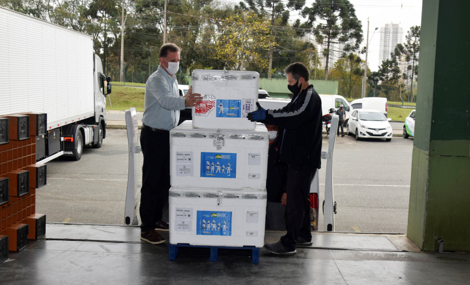O Paraná recebe mais 100.400 imunizantes da CoronaVac/Butantan é destinada à primeira e segunda doses (D1 e D2),  referente à 49ª pauta de distribuição do Ministério da Saúde. -  Curitiba, 09/09/2021  -  Foto: Américo Antonio/SESA