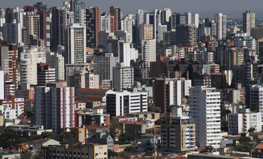 Nota Paraná faz nova milionária em Curitiba; prêmio de R$ 200 mil também foi para moradora da capital 
Foto: Arnaldo Alves / AEN,