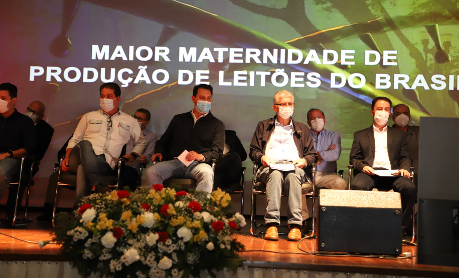 O governador Carlos Massa Ratinho Junior participou, nesta sexta-feira (10), do lançamento da Agro Laranjeiras, nova empresa de desmamados que fará um investimento inicial de R$ 377 milhões no Estado.  Laranjeiras do Sul, 10/09/2021  -  Foto: Ari Dias/AEN