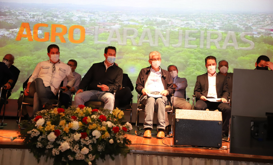 O governador Carlos Massa Ratinho Junior participou, nesta sexta-feira (10), do lançamento da Agro Laranjeiras, nova empresa de desmamados que fará um investimento inicial de R$ 377 milhões no Estado.  Laranjeiras do Sul, 10/09/2021  -  Foto: Ari Dias/AEN