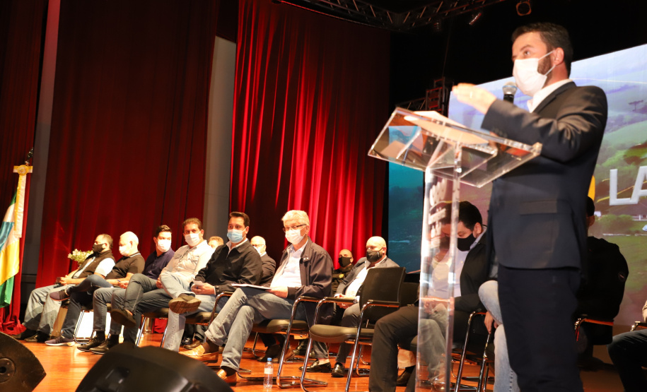 O governador Carlos Massa Ratinho Junior participou, nesta sexta-feira (10), do lançamento da Agro Laranjeiras, nova empresa de desmamados que fará um investimento inicial de R$ 377 milhões no Estado.  Laranjeiras do Sul, 10/09/2021  -  Foto: Ari Dias/AEN