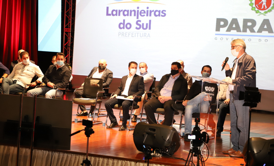 O governador Carlos Massa Ratinho Junior participou, nesta sexta-feira (10), do lançamento da Agro Laranjeiras, nova empresa de desmamados que fará um investimento inicial de R$ 377 milhões no Estado.  Laranjeiras do Sul, 10/09/2021  -  Foto: Ari Dias/AEN