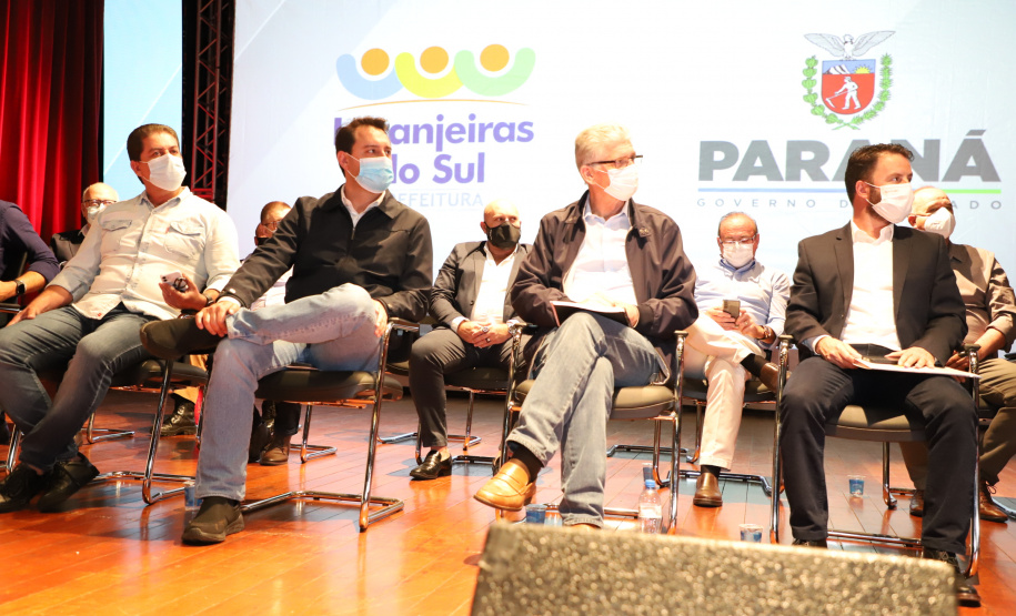O governador Carlos Massa Ratinho Junior participou, nesta sexta-feira (10), do lançamento da Agro Laranjeiras, nova empresa de desmamados que fará um investimento inicial de R$ 377 milhões no Estado.  Laranjeiras do Sul, 10/09/2021  -  Foto: Ari Dias/AEN