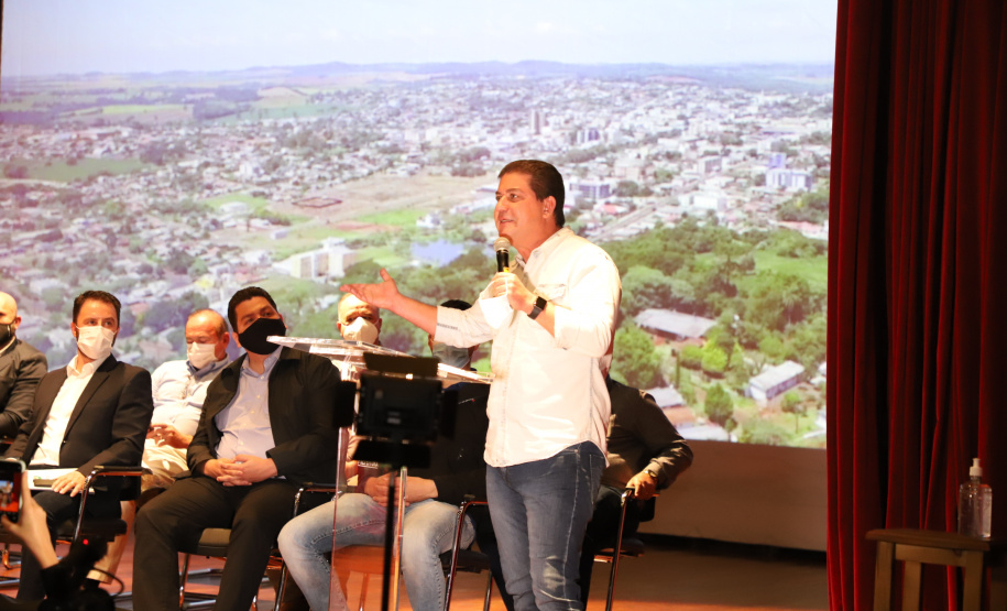 O governador Carlos Massa Ratinho Junior participou, nesta sexta-feira (10), do lançamento da Agro Laranjeiras, nova empresa de desmamados que fará um investimento inicial de R$ 377 milhões no Estado.  Laranjeiras do Sul, 10/09/2021  -  Foto: Ari Dias/AEN