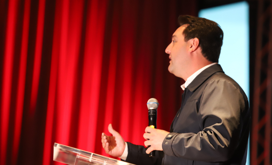 O governador Carlos Massa Ratinho Junior participou, nesta sexta-feira (10), do lançamento da Agro Laranjeiras, nova empresa de desmamados que fará um investimento inicial de R$ 377 milhões no Estado.  Laranjeiras do Sul, 10/09/2021  -  Foto: Ari Dias/AEN