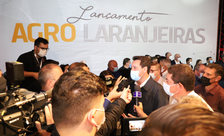 O governador Carlos Massa Ratinho Junior participou, nesta sexta-feira (10), do lançamento da Agro Laranjeiras, nova empresa de desmamados que fará um investimento inicial de R$ 377 milhões no Estado.  Laranjeiras do Sul, 10/09/2021  -  Foto: Ari Dias/AEN