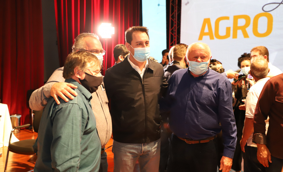 O governador Carlos Massa Ratinho Junior participou, nesta sexta-feira (10), do lançamento da Agro Laranjeiras, nova empresa de desmamados que fará um investimento inicial de R$ 377 milhões no Estado.  Laranjeiras do Sul, 10/09/2021  -  Foto: Ari Dias/AEN