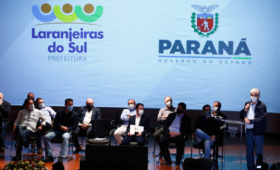 O governador Carlos Massa Ratinho Junior participou, nesta sexta-feira (10), do lançamento da Agro Laranjeiras, nova empresa de desmamados que fará um investimento inicial de R$ 377 milhões no Estado.. Foto:Jonathan Campos/AEN
