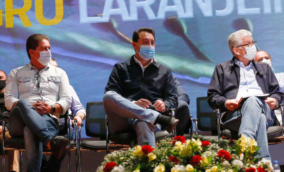 O governador Carlos Massa Ratinho Junior participou, nesta sexta-feira (10), do lançamento da Agro Laranjeiras, nova empresa de desmamados que fará um investimento inicial de R$ 377 milhões no Estado. Foto:Jonathan Campos/AEN