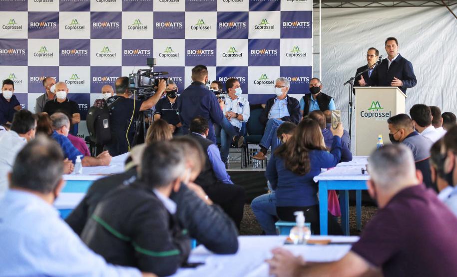 O governador Carlos Massa Ratinho Junior participou nesta sexta-feira (10) das comemorações de 30 anos da Cooperativa de Produtores de Sementes Coprossel, em Laranjeiras do Sul, na região central do Estado. Foto: José Fernando Ogura/AEN