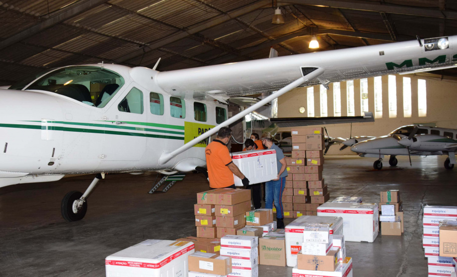 A Secretaria de Estado da Saúde (Sesa) iniciou na tarde desta sexta-feira (10) a distribuição de mais 376.180 vacinas contra a Covid-19 para as 22 Regionais de Saúde do Paraná. São 331.110 imunizantes da Pfizer/BioNTech e 45.070 doses da CoronaVac/Butantan. Há 262.640 vacinas destinadas à segunda dose (D2) e 113.540 para a primeira aplicação (D1).Foto: Américo Antonio/SESA