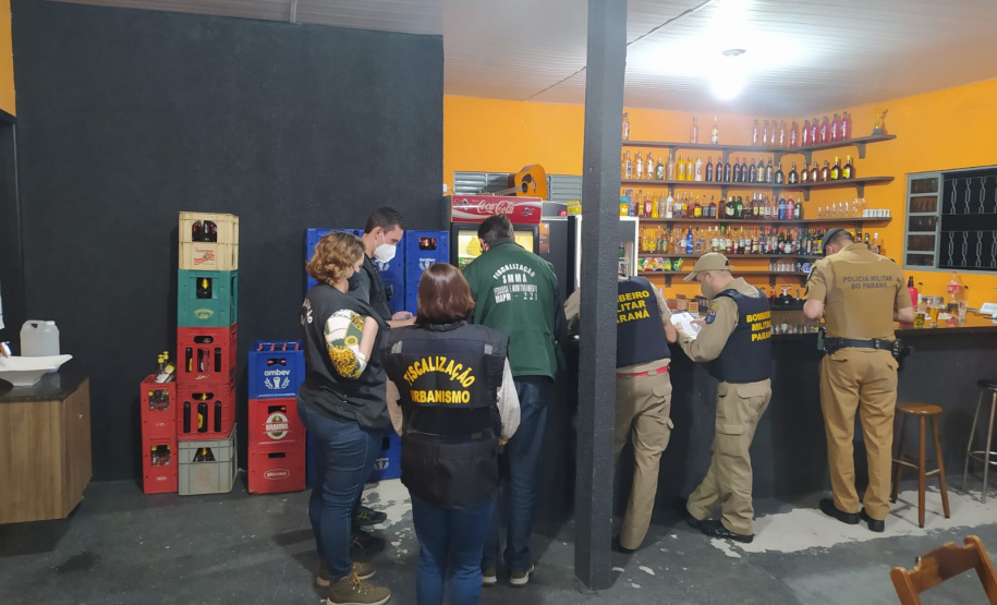 Fiscalização aplica R$ 400 mil em multas a estabelecimentos e dispersa quase 900 pessoas na Capital.Foto: SESP