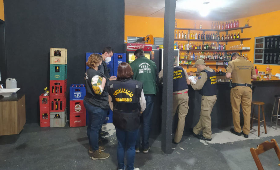 Fiscalização aplica R$ 400 mil em multas a estabelecimentos e dispersa quase 900 pessoas na Capital.Foto: SESP