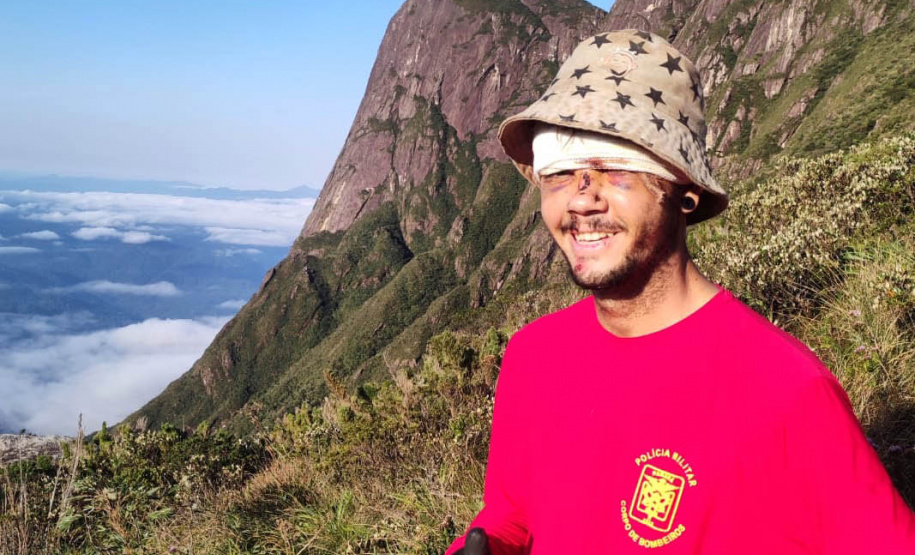 O Corpo de Bombeiros resgatou com vida um homem que estava perdido há seis dias, na região do Pico Paraná, neste domingo (12/09), após mais de 120 horas de operação. Foi mobilizada uma grande estrutura para busca e resgate da vítima por meio do Grupo de Operações de Socorro Tático (GOST).  -  Foto: BPMOA/GOST