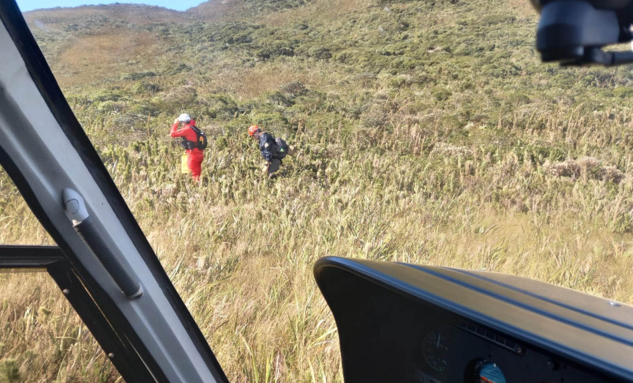 O Corpo de Bombeiros resgatou com vida um homem que estava perdido há seis dias, na região do Pico Paraná, neste domingo (12/09), após mais de 120 horas de operação. Foi mobilizada uma grande estrutura para busca e resgate da vítima por meio do Grupo de Operações de Socorro Tático (GOST).  -  Foto: BPMOA/GOST