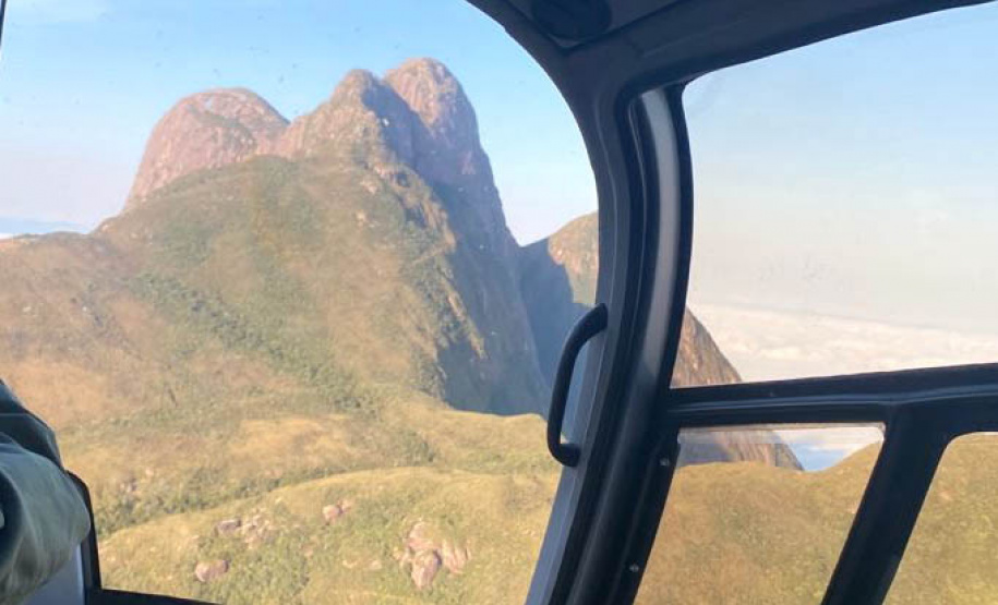 O Corpo de Bombeiros resgatou com vida um homem que estava perdido há seis dias, na região do Pico Paraná, neste domingo (12/09), após mais de 120 horas de operação. Foi mobilizada uma grande estrutura para busca e resgate da vítima por meio do Grupo de Operações de Socorro Tático (GOST).  -  Foto: BPMOA/GOST