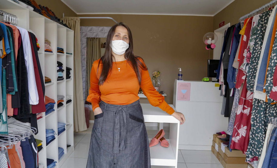Josiane Duarte, proprietária de uma loja de roupas para o público evangélico, em Piraquara.
Foto Gilson Abreu/AEN