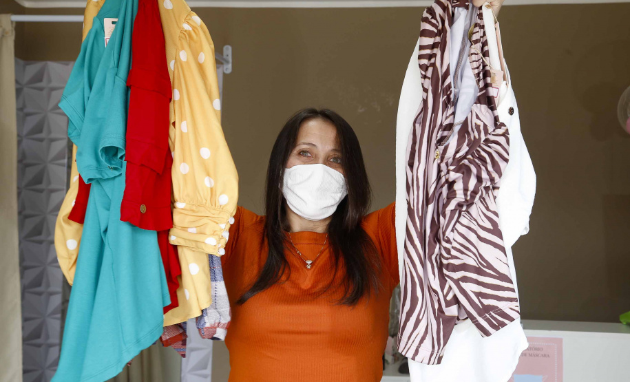 Josiane Duarte, proprietária de uma loja de roupas para o público evangélico, em Piraquara.
Foto Gilson Abreu/AEN