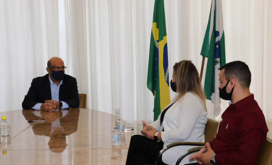 A Secretaria de Estado da Fazenda entregou nesta segunda-feira (13) os prêmios do último sorteio do Programa Nota Paraná. Na ocasião, compareceram as contribuintes de Curitiba ganhadoras dos prêmios máximos de R$ 1 milhão e R$ 200 mil reais e também representantes das entidades sociais que foram contempladas. - Curitiba, 13/09/2021 - Foto: SEFA