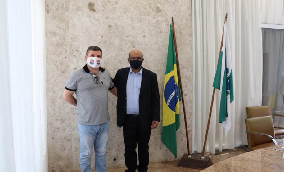 A Secretaria de Estado da Fazenda entregou nesta segunda-feira (13) os prêmios do último sorteio do Programa Nota Paraná. Na ocasião, compareceram as contribuintes de Curitiba ganhadoras dos prêmios máximos de R$ 1 milhão e R$ 200 mil reais e também representantes das entidades sociais que foram contempladas. - Curitiba, 13/09/2021 - Foto: SEFA