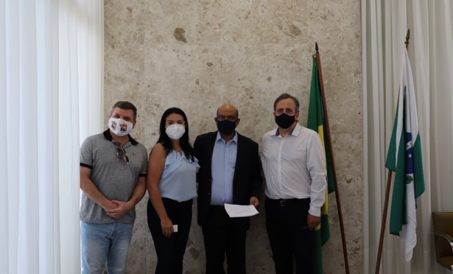 A Secretaria de Estado da Fazenda entregou nesta segunda-feira (13) os prêmios do último sorteio do Programa Nota Paraná. Na ocasião, compareceram as contribuintes de Curitiba ganhadoras dos prêmios máximos de R$ 1 milhão e R$ 200 mil reais e também representantes das entidades sociais que foram contempladas. - Curitiba, 13/09/2021 - Foto: SEFA