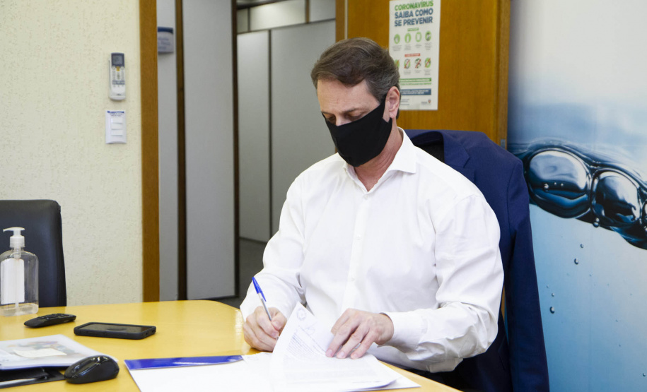 Sanepar e Embrapa vão utilizar abelhas sem ferrão para monitoramento ambiental - Diretor-presidente da Sanepar; Claudio Stabile; diretor de Meio Ambiente da Sanepar; Julio Gonchorosky; Chefe Geral da Embrapa Florestas; Erich Schaitza; e pesquisador da Embrapa Florestas Guilherme Schnell e Schühli; -; Curitiba; 13/09/2021; -; Foto:; Andre Thiago Chaves Aguiar/Sanepar