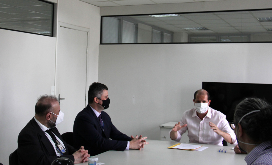 O secretário da Administração e da Previdência, Marcel Micheletto, assinou hoje (13) um convênio entre a União, por intermédio da Secretaria Especial da Receita Federal do Brasil, e o estado do Paraná, por intermédio da Secretaria de Estado da Administração e da Previdência (Seap), que tem como objetivo o intercâmbio de informações de interesse recíproco. -  Curitiba, 13/09/2021  -  Foto: SEAP