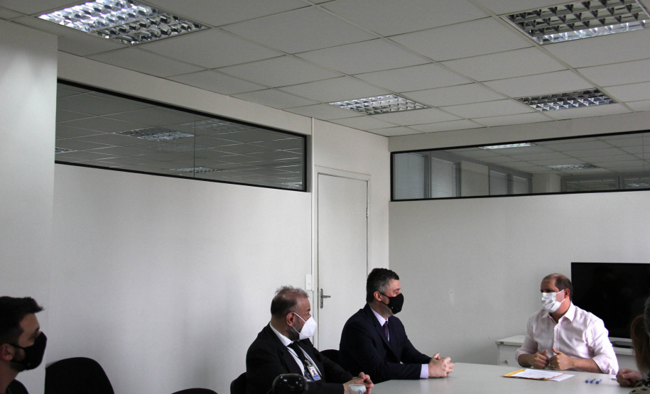 O secretário da Administração e da Previdência, Marcel Micheletto, assinou hoje (13) um convênio entre a União, por intermédio da Secretaria Especial da Receita Federal do Brasil, e o estado do Paraná, por intermédio da Secretaria de Estado da Administração e da Previdência (Seap), que tem como objetivo o intercâmbio de informações de interesse recíproco. -  Curitiba, 13/09/2021  -  Foto: SEAP