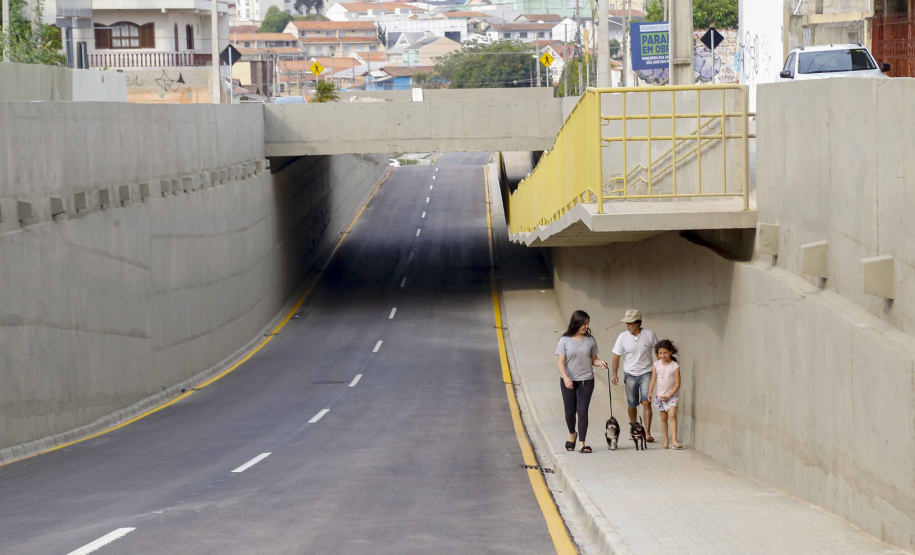 A Coordenação da Região Metropolitana de Curitiba (Comec) entregou nesta segunda-feira (13) a trincheira da Rua Arapongas, no cruzamento com a Avenida das Torres, em São José dos Pinhais. 
Foto Gilson Abreu/AEN