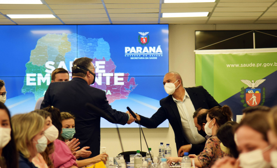 O Estado está recebendo a visita da equipe técnica da Secretaria de Atenção Primária à Saúde do Ministério da Saúde nesta semana para debater o contexto da pandemia. O objetivo do encontro é um acompanhamento das ações que estão sendo realizadas e futuras do cuidado integrado e dirigido à população dos 399 municípios.  -  Curitiba, 13/09/2021  -  Foto: Américo Antonio/SESA