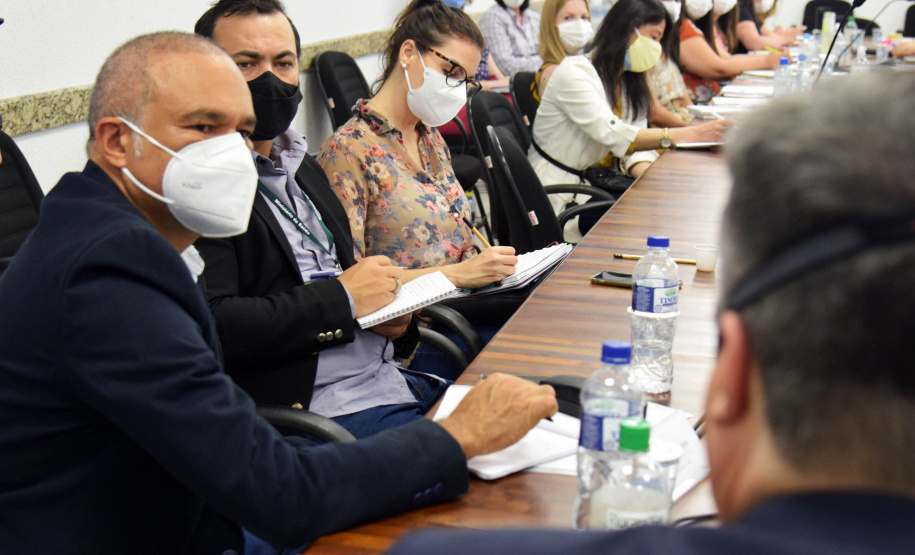 O Estado está recebendo a visita da equipe técnica da Secretaria de Atenção Primária à Saúde do Ministério da Saúde nesta semana para debater o contexto da pandemia. O objetivo do encontro é um acompanhamento das ações que estão sendo realizadas e futuras do cuidado integrado e dirigido à população dos 399 municípios.  -  Curitiba, 13/09/2021  -  Foto: Américo Antonio/SESA