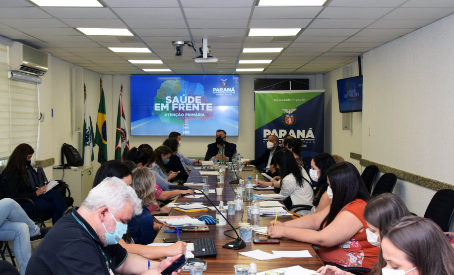 O Estado está recebendo a visita da equipe técnica da Secretaria de Atenção Primária à Saúde do Ministério da Saúde nesta semana para debater o contexto da pandemia. O objetivo do encontro é um acompanhamento das ações que estão sendo realizadas e futuras do cuidado integrado e dirigido à população dos 399 municípios.  -  Curitiba, 13/09/2021  -  Foto: Américo Antonio/SESA