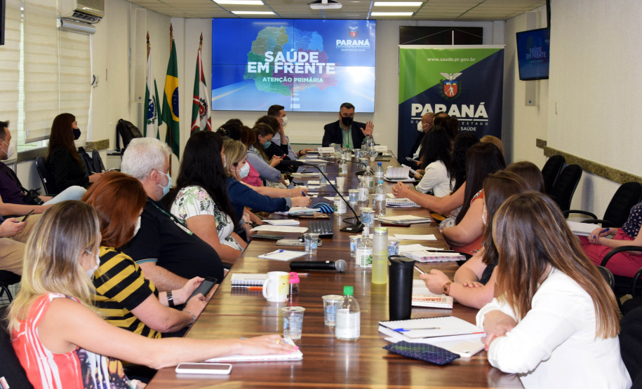 O Estado está recebendo a visita da equipe técnica da Secretaria de Atenção Primária à Saúde do Ministério da Saúde nesta semana para debater o contexto da pandemia. O objetivo do encontro é um acompanhamento das ações que estão sendo realizadas e futuras do cuidado integrado e dirigido à população dos 399 municípios.  -  Curitiba, 13/09/2021  -  Foto: Américo Antonio/SESA