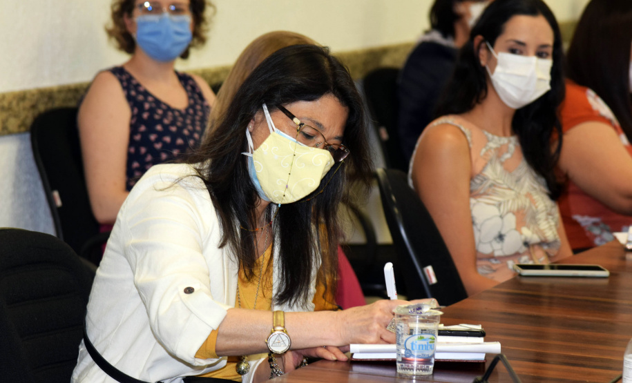 O Estado está recebendo a visita da equipe técnica da Secretaria de Atenção Primária à Saúde do Ministério da Saúde nesta semana para debater o contexto da pandemia. O objetivo do encontro é um acompanhamento das ações que estão sendo realizadas e futuras do cuidado integrado e dirigido à população dos 399 municípios.  -  Curitiba, 13/09/2021  -  Foto: Américo Antonio/SESA