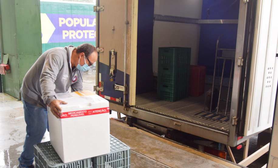 Mais de meio milhão de vacinas contra a Covid-19 começam a ser distribuídas - Curitiba, 14/09/2021 - Foto: Américo Antonio/SESA