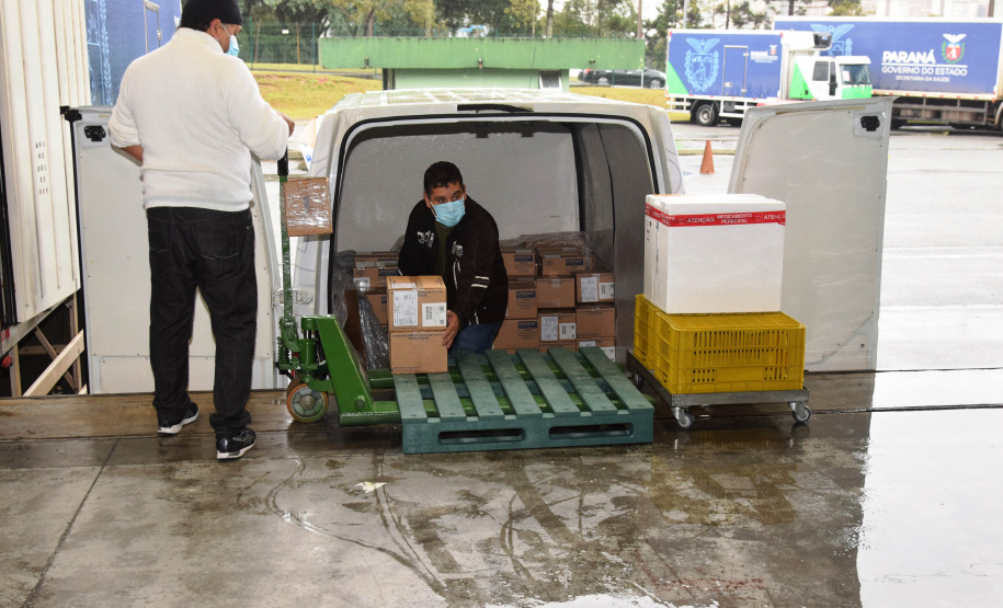 Mais de meio milhão de vacinas contra a Covid-19 começam a ser distribuídas - Curitiba, 14/09/2021 - Foto: Américo Antonio/SESA