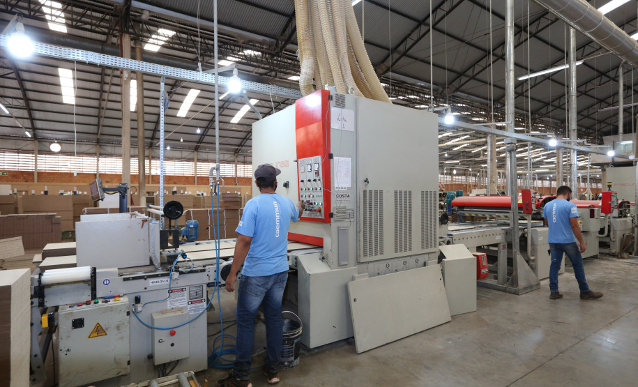 Caemmun Arapongas O crescimento de 17,9% da produção industrial paranaense no primeiro semestre deste ano, frente ao mesmo período do ano passado, ganha ainda mais relevância quando colocada em perspectiva com a evolução do setor em outros países do mundo. Foto: Geraldo Bubniak/AEN