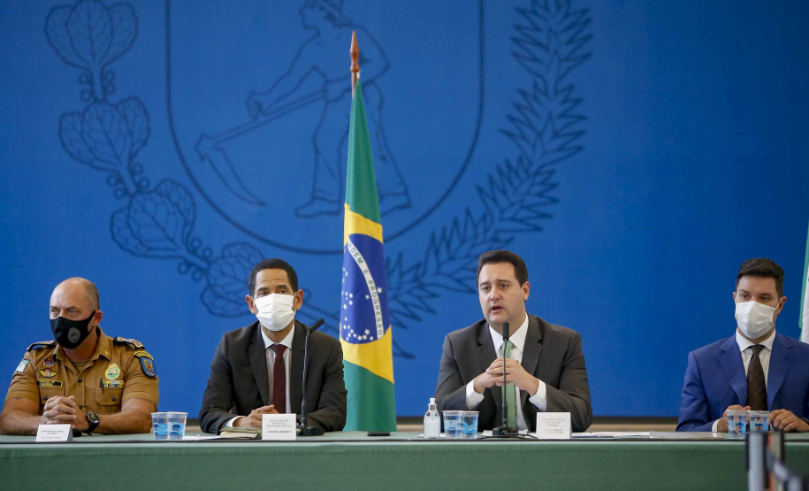 O governador Carlos Massa Ratinho Junior assina nesta quarta-feira (15), o decreto da última etapa de transferência de custódia dos presos das carceragens da Polícia Civil para a gestão plena do Departamento Penitenciário do Paraná (DEPEN). 15/09/2021 -
 Foto: Gilson Abreu/AEN