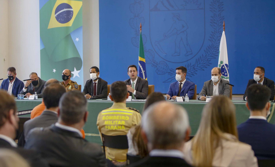 O governador Carlos Massa Ratinho Junior assina nesta quarta-feira (15), o decreto da última etapa de transferência de custódia dos presos das carceragens da Polícia Civil para a gestão plena do Departamento Penitenciário do Paraná (DEPEN). 15/09/2021 -
 Foto: Gilson Abreu/AEN