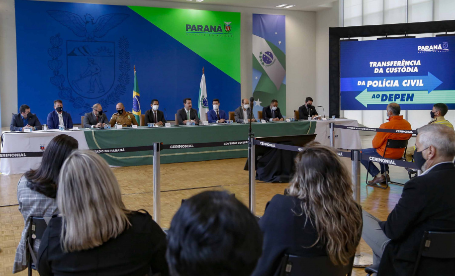 O governador Carlos Massa Ratinho Junior assina nesta quarta-feira (15), o decreto da última etapa de transferência de custódia dos presos das carceragens da Polícia Civil para a gestão plena do Departamento Penitenciário do Paraná (DEPEN). 15/09/2021 -
 Foto: Gilson Abreu/AEN
