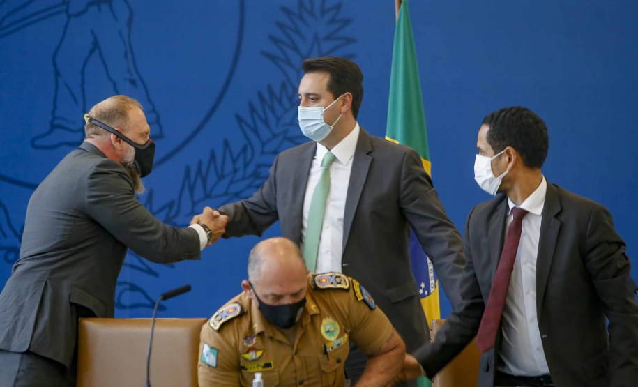 O governador Carlos Massa Ratinho Junior assina nesta quarta-feira (15), o decreto da última etapa de transferência de custódia dos presos das carceragens da Polícia Civil para a gestão plena do Departamento Penitenciário do Paraná (DEPEN). 15/09/2021 -
 Foto: Gilson Abreu/AEN