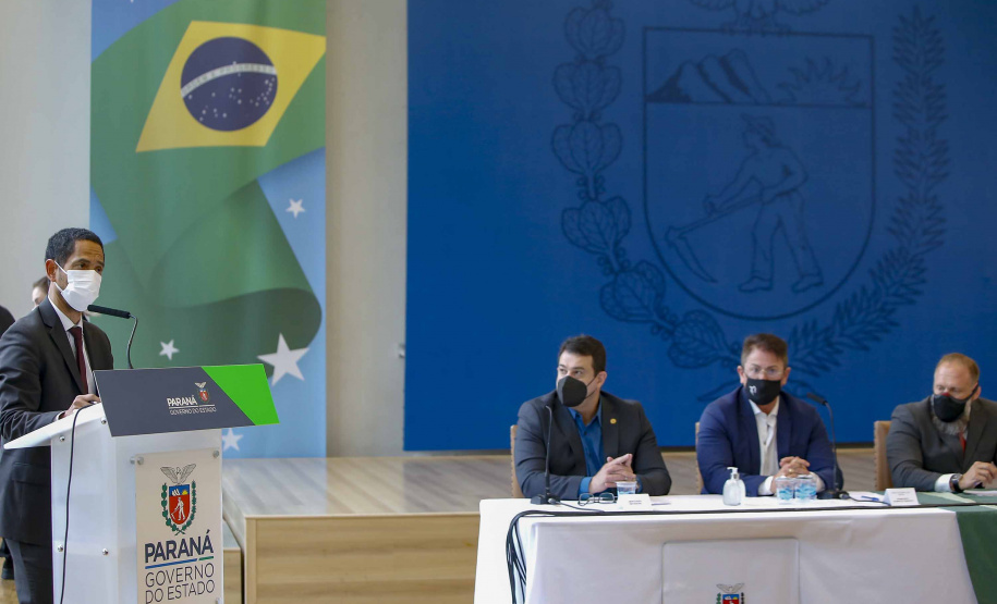 O governador Carlos Massa Ratinho Junior assina nesta quarta-feira (15), o decreto da última etapa de transferência de custódia dos presos das carceragens da Polícia Civil para a gestão plena do Departamento Penitenciário do Paraná (DEPEN). 15/09/2021 -
 Foto: Gilson Abreu/AEN