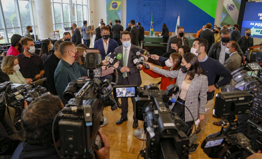 O governador Carlos Massa Ratinho Junior assina nesta quarta-feira (15), o decreto da última etapa de transferência de custódia dos presos das carceragens da Polícia Civil para a gestão plena do Departamento Penitenciário do Paraná (DEPEN). 15/09/2021 -
 Foto: Gilson Abreu/AEN