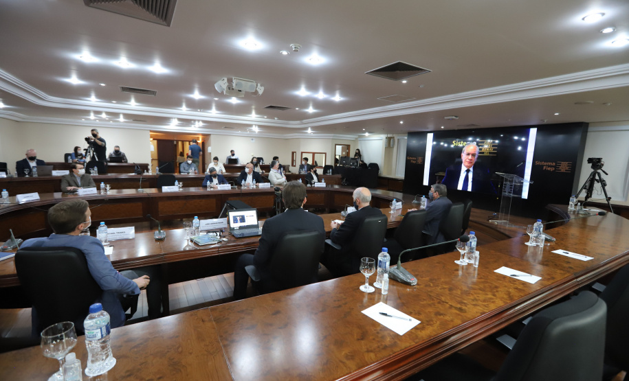 O secretário estadual da Infraestrutura e Logística, Sandro Alex e o  o secretário de Planejamento e Projetos Estruturantes do Paraná, Valdemar Bernardo Jorge participam de Webinar dos Portos do Paraná sobre o Potencial de Movimentacao de Cargas  para o projeto da Nova Ferroeste,  na A Federação das Indústrias do Estado do Paraná (Fiep). 15/09/2021 - Foto: Geraldo Bubniak/AEN