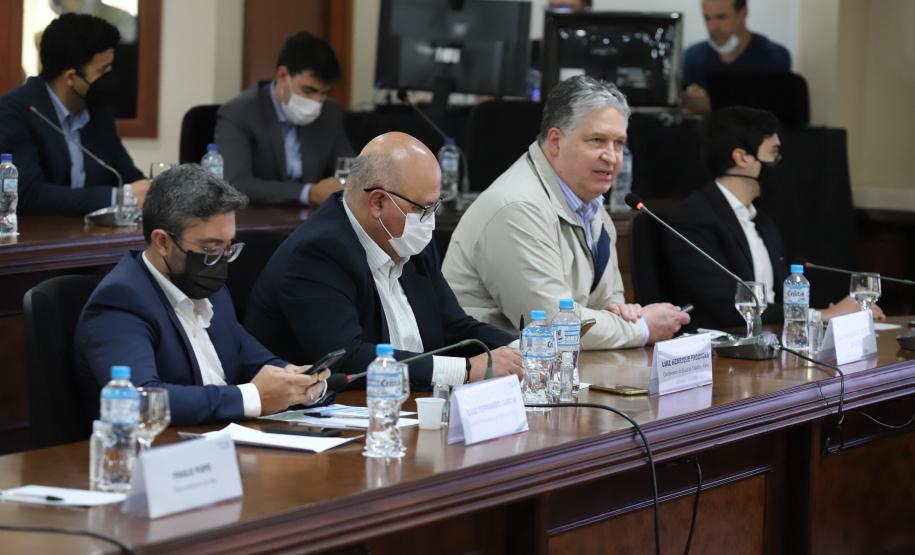 O secretário estadual da Infraestrutura e Logística, Sandro Alex e o  o secretário de Planejamento e Projetos Estruturantes do Paraná, Valdemar Bernardo Jorge participam de Webinar dos Portos do Paraná sobre o Potencial de Movimentacao de Cargas  para o projeto da Nova Ferroeste,  na A Federação das Indústrias do Estado do Paraná (Fiep). 15/09/2021 - Foto: Geraldo Bubniak/AEN