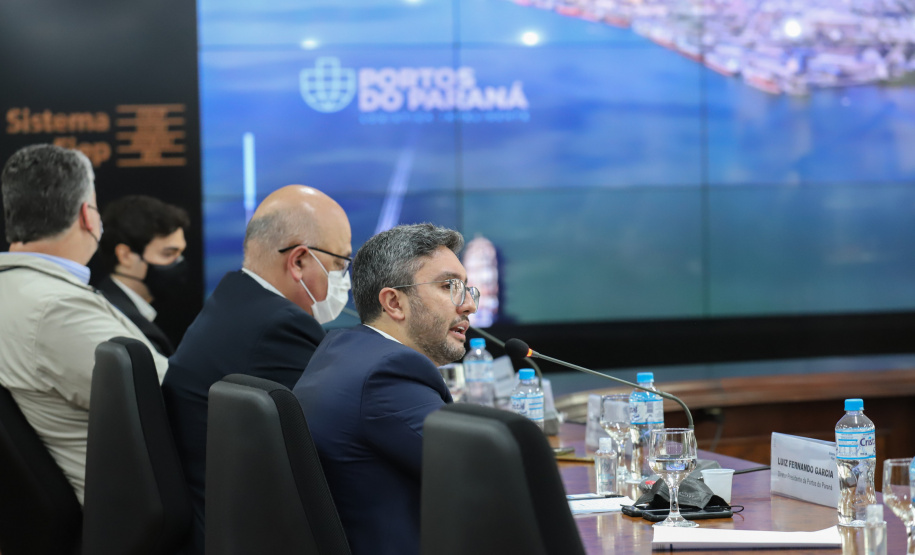 O secretário estadual da Infraestrutura e Logística, Sandro Alex e o  o secretário de Planejamento e Projetos Estruturantes do Paraná, Valdemar Bernardo Jorge participam de Webinar dos Portos do Paraná sobre o Potencial de Movimentacao de Cargas  para o projeto da Nova Ferroeste,  na A Federação das Indústrias do Estado do Paraná (Fiep). 15/09/2021 - Foto: Geraldo Bubniak/AEN