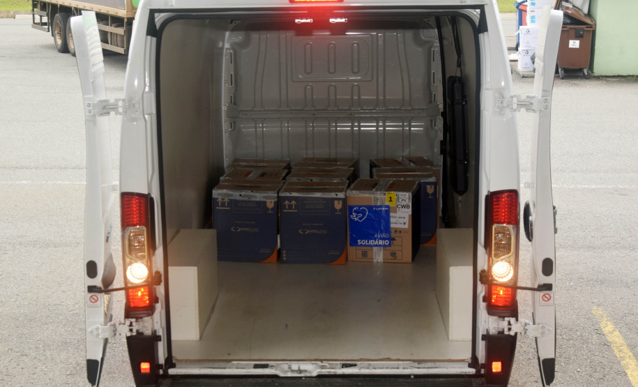 A Secretaria de Estado da Saúde (Sesa) recebeu mais 63.180 vacinas contra a Covid-19 da Pfizer/BioNTech nesta quarta-feira (15). O voo LA-3443 desembarcou no Aeroporto Internacional Afonso Pena, em São José dos Pinhais, às 12h55.-  Curitiba, 15/09/2021  -  Foto: Américo Antonio/SESA