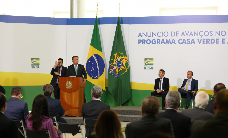 O governo federal anunciou nesta quarta-feira (15) mudanças nas diretrizes do programa Casa Verde e Amarela que deverão facilitar a aquisição de casa própria pela população de todo o País e em especial do Paraná, que possui a maior parceria vigente em habitação com a União. O evento em que foram apresentados os detalhes foi realizado em Brasília e teve a participação do vice-governador Darci Piana e do diretor-presidente da Cohapar, Jorge Lange. Foto: Camila Tonett